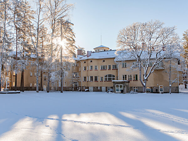 Parantolan kivirakennus